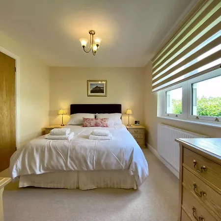 8 Howrahs Court, * Keswick (Cumbria)
