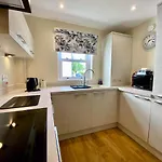 8 Howrahs Court,